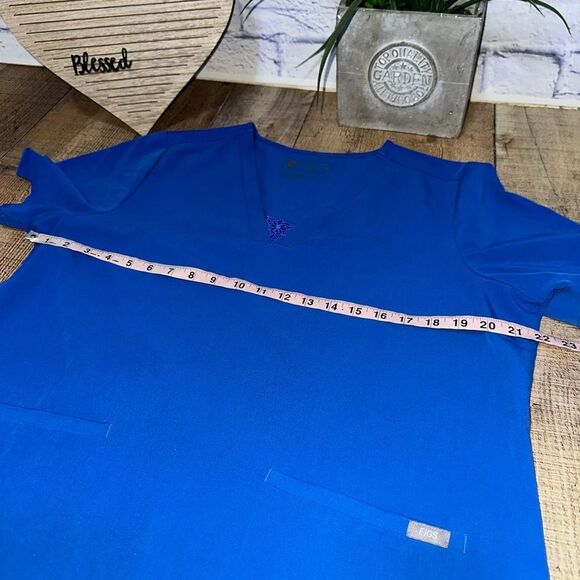 Figs royal blue scrub top xl - Picture 8 of 10